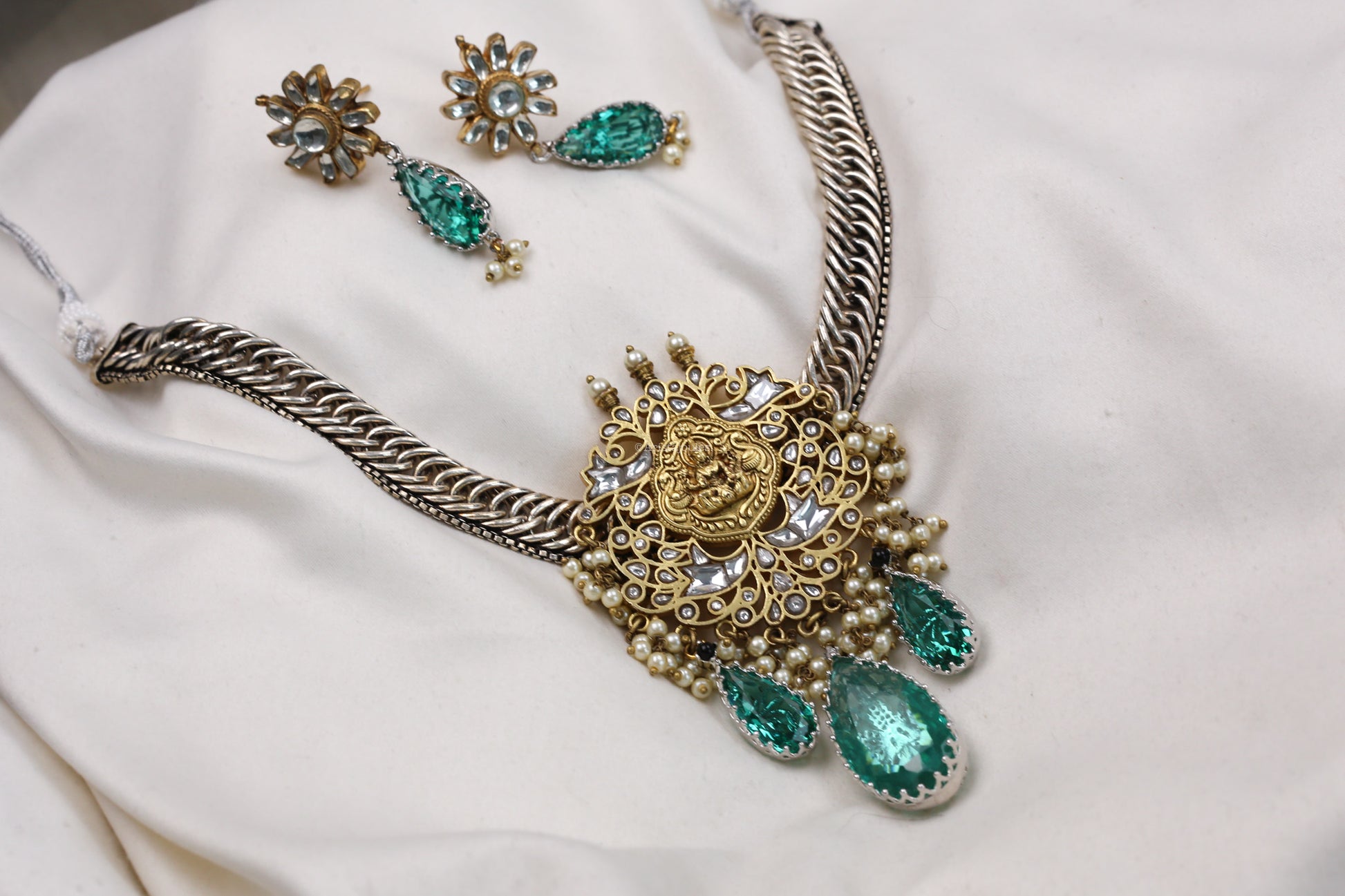 Leena Dual Tone Jadau Kundan & Doublet Set