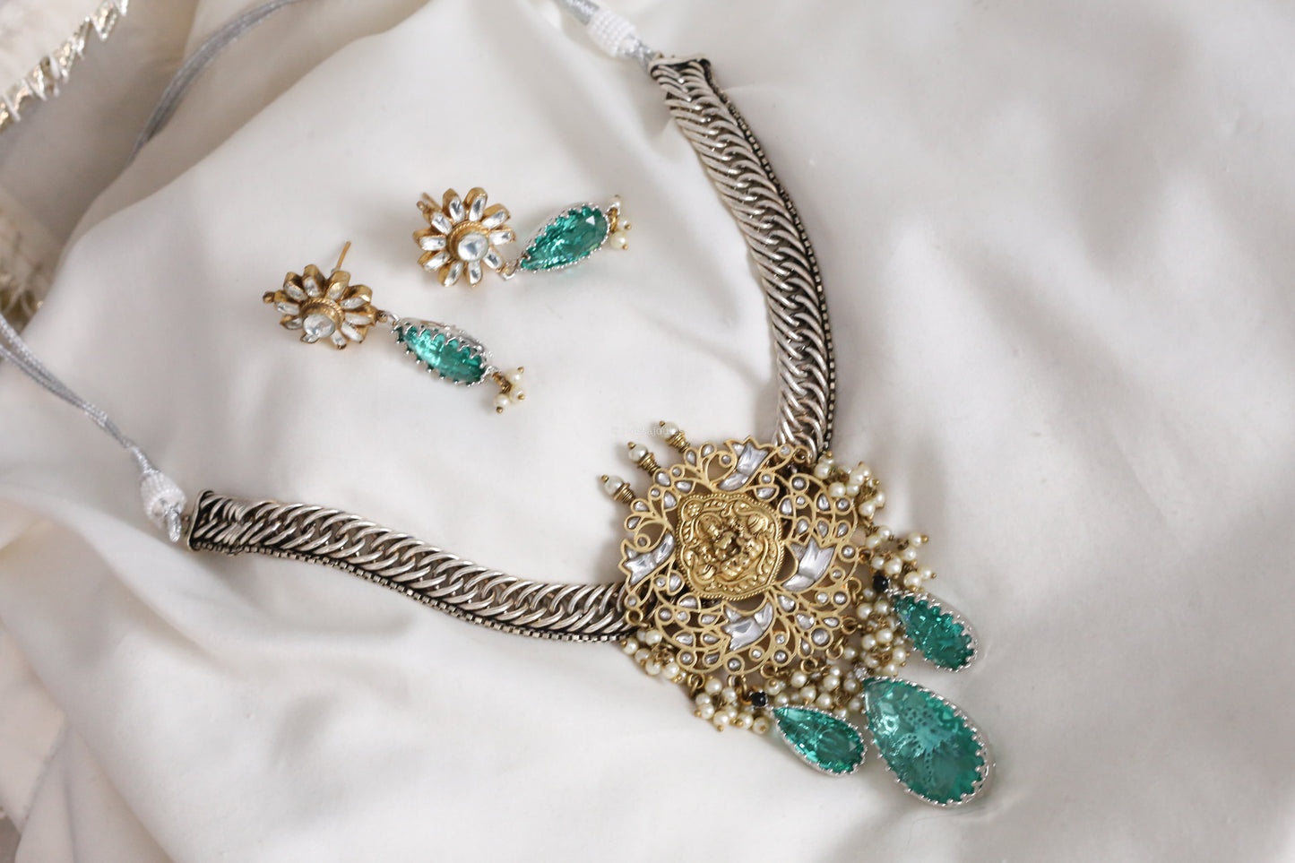 Leena Dual Tone Jadau Kundan & Doublet Set