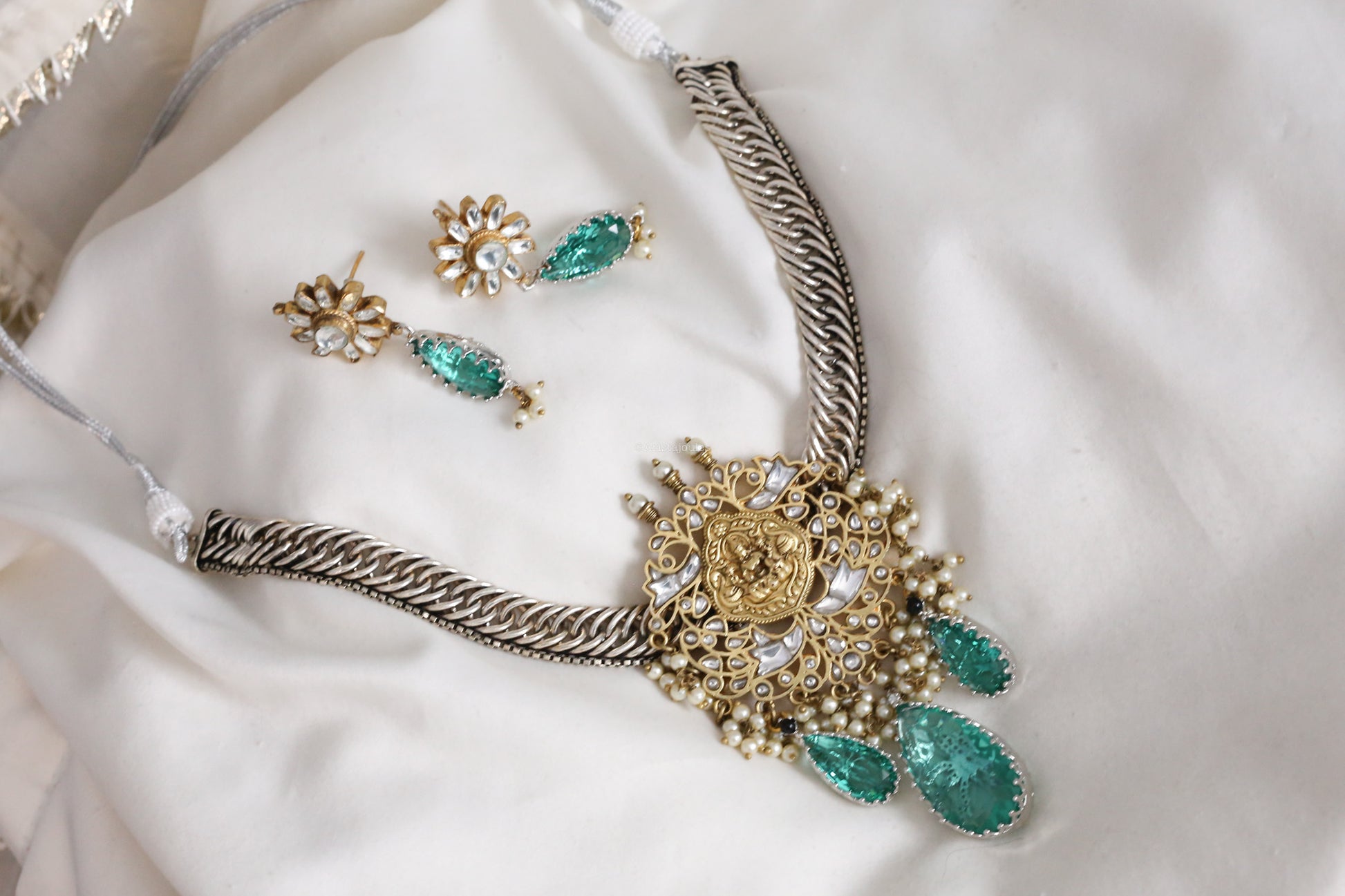 Leena Dual Tone Jadau Kundan & Doublet Set