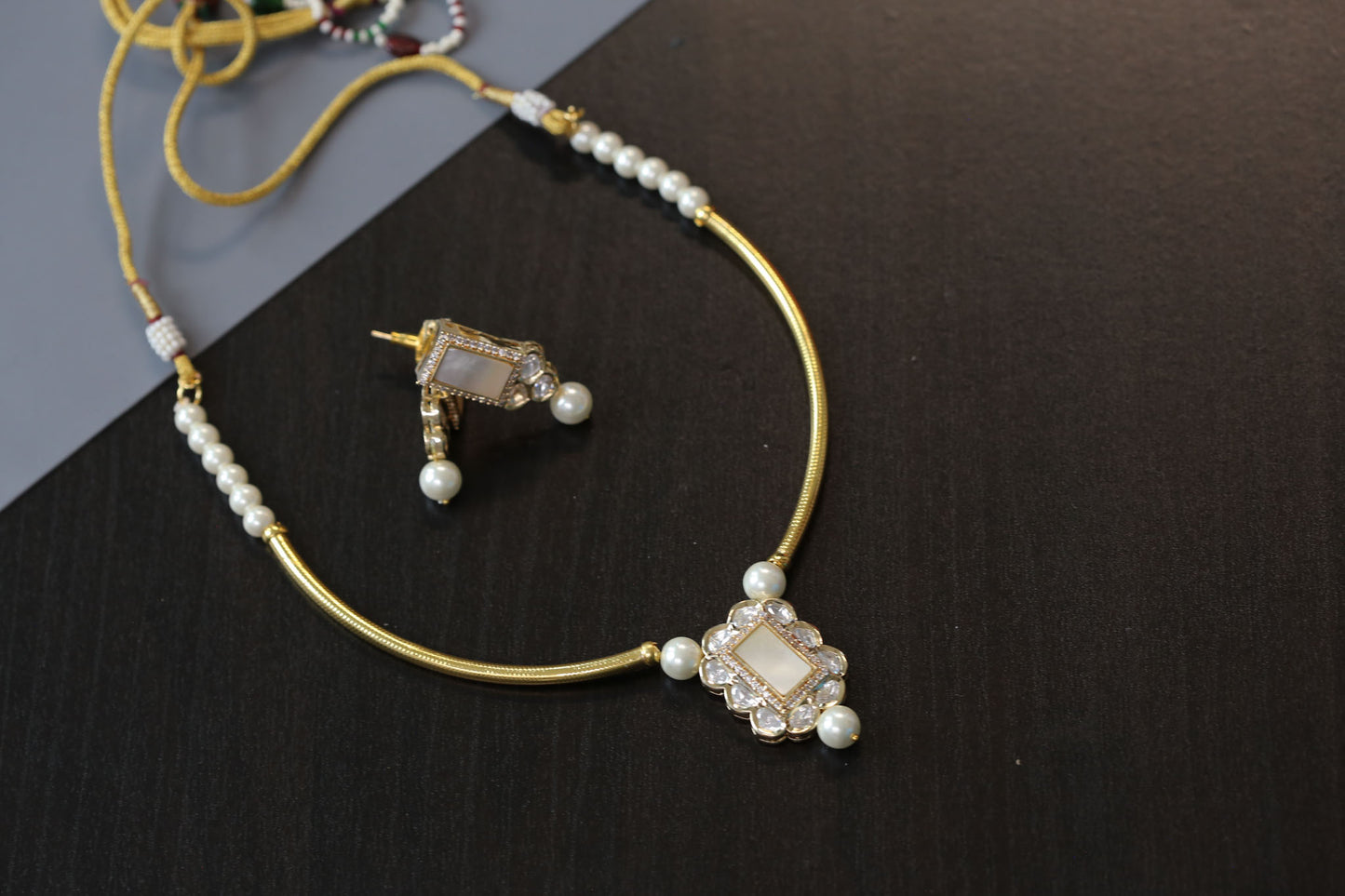 Dainty MOP Kundan Hasli Set - Style 2