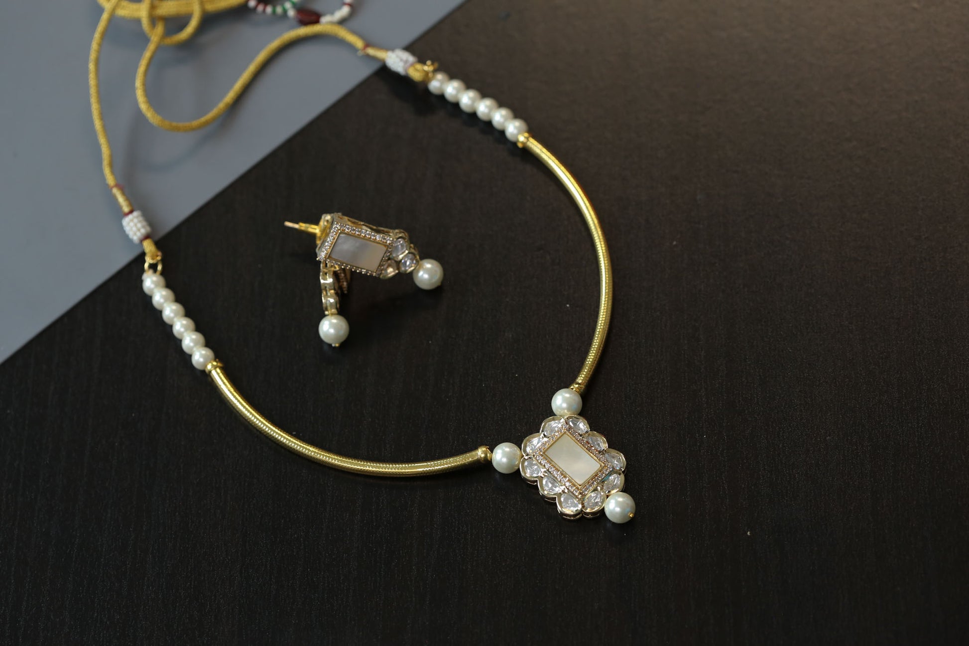Dainty MOP Kundan Hasli Set - Style 2