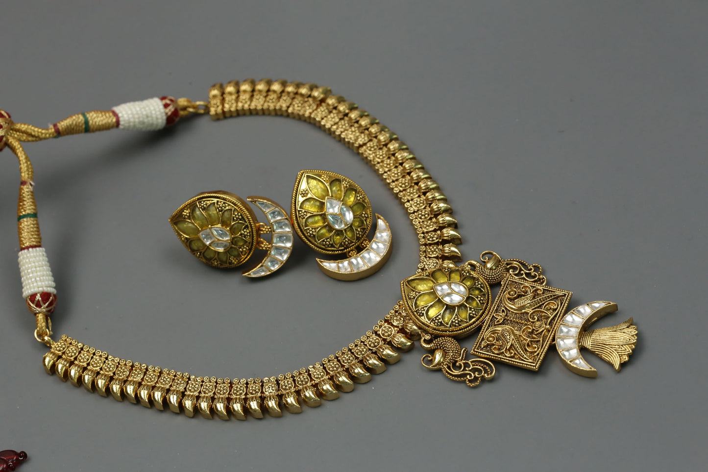 Sona Antique Gold Kundan Necklace Set - Yellow