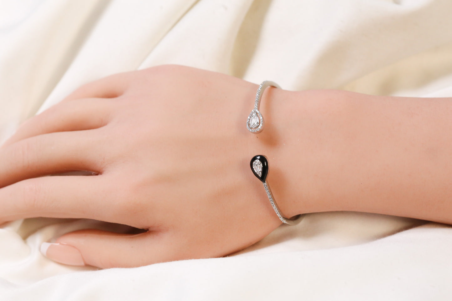 Som Openable Micro CZ Silver Bracelet- Black