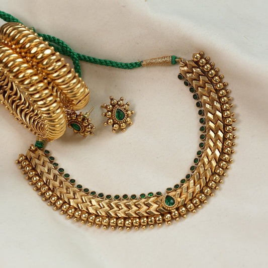 Meenakshi Antique Gold Thusi Necklace Set - Green