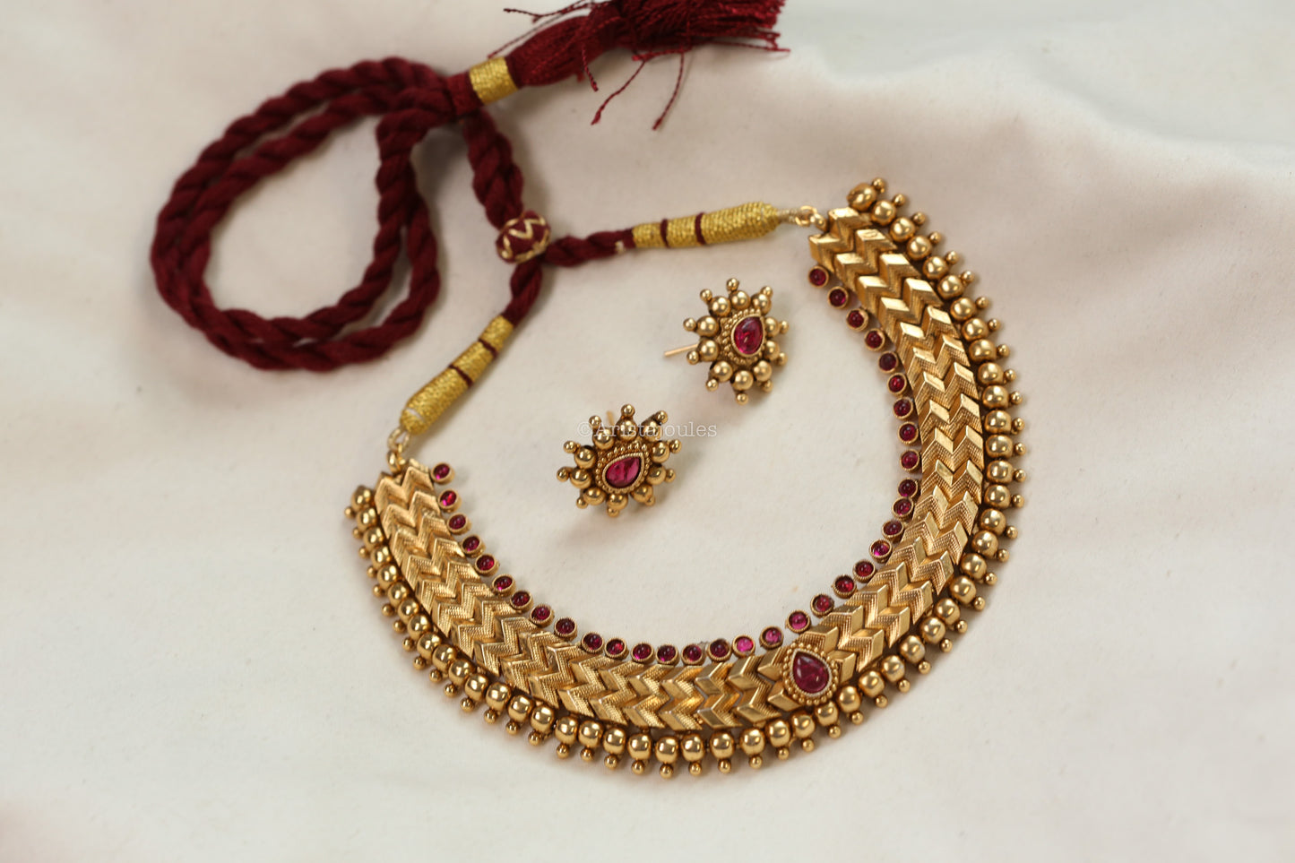 Meenakshi Antique Gold Thusi Necklace Set - Red