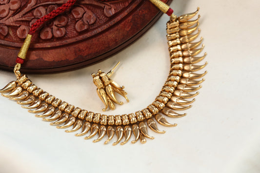 Saanvi Antique Gold Thusi Necklace Set