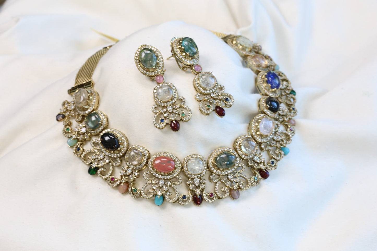 Premium Sabya Semiprecious Stones Victorian Necklace Set