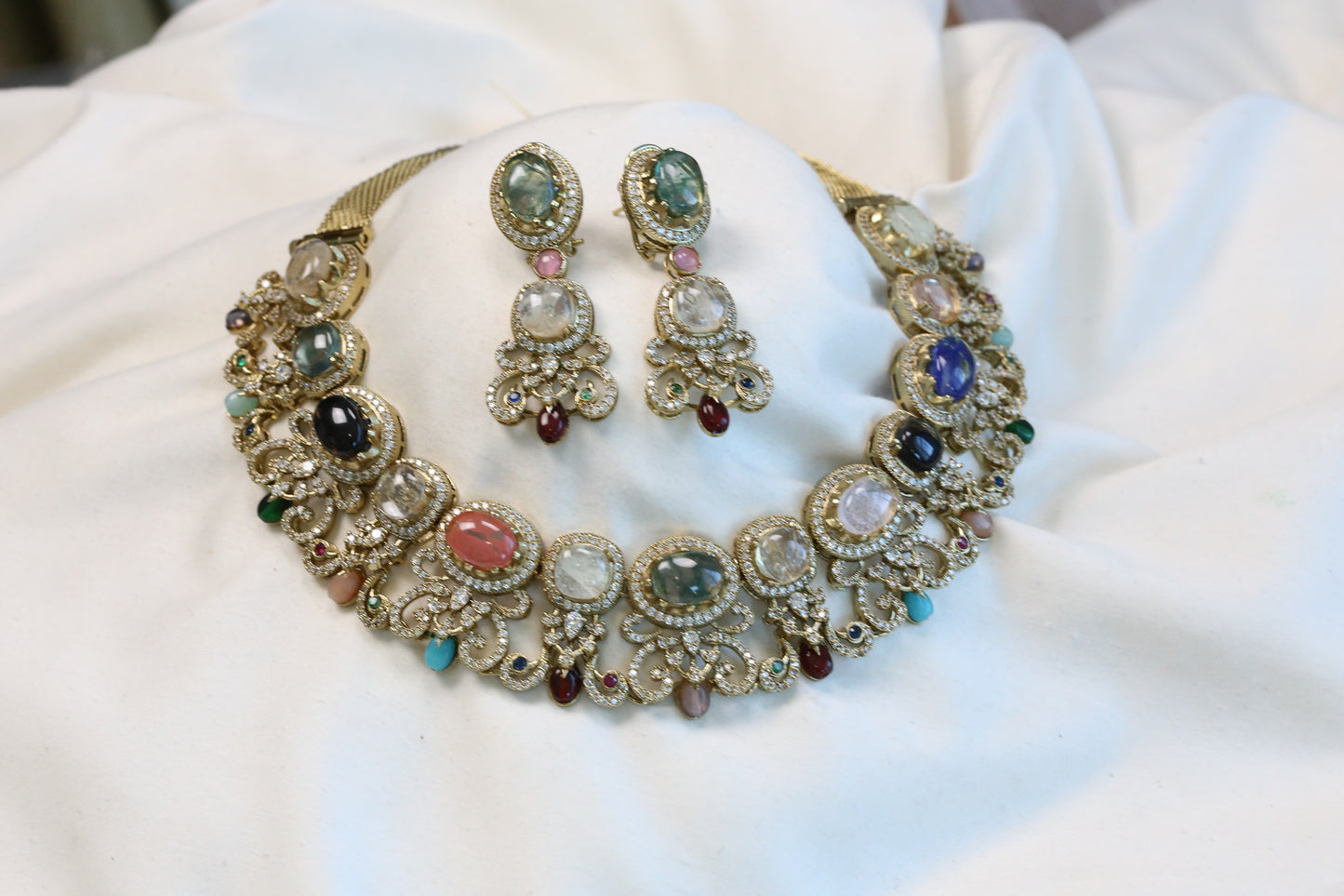Premium Sabya Semiprecious Stones Victorian Necklace Set