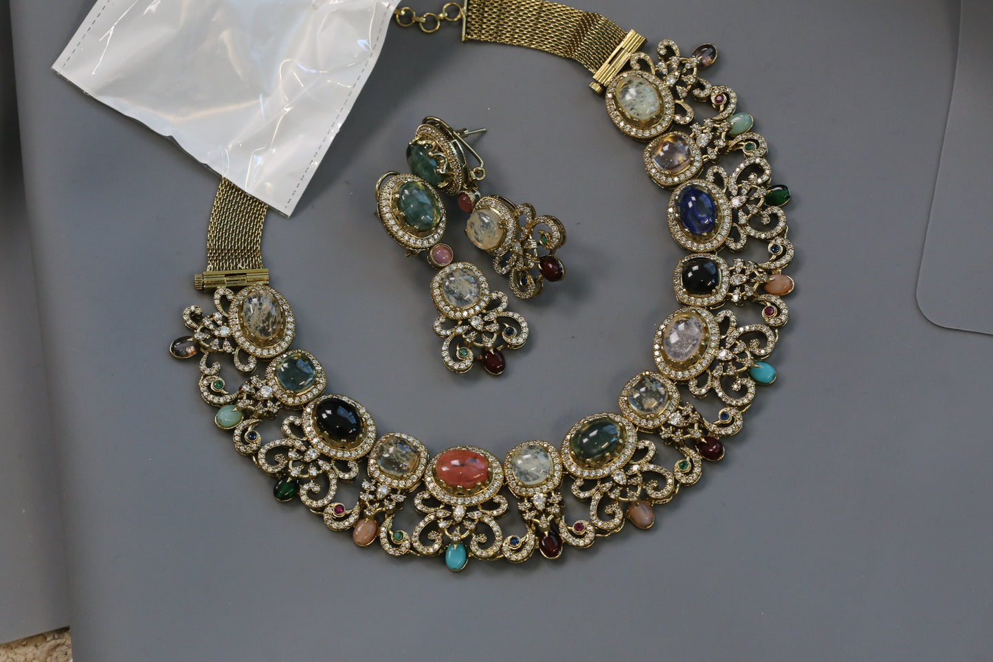 Premium Sabya Semiprecious Stones Victorian Necklace Set