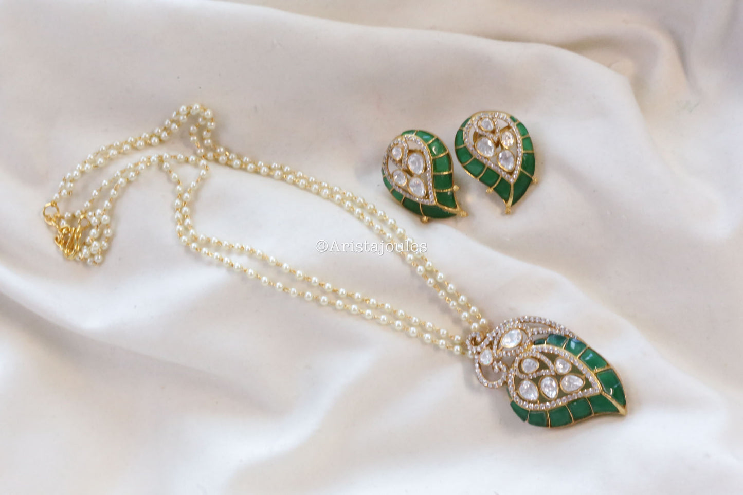 Takkar Kundan & Polki Pendant Set - Emerald Green