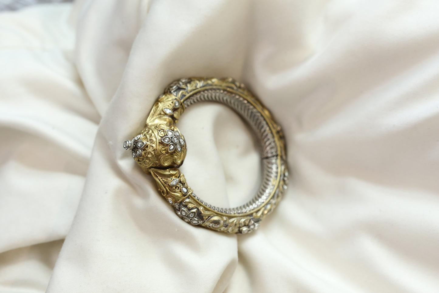 Nakshi Dual Tone Kundan  Fusion Bangle (2.4 /2.6 Openable)