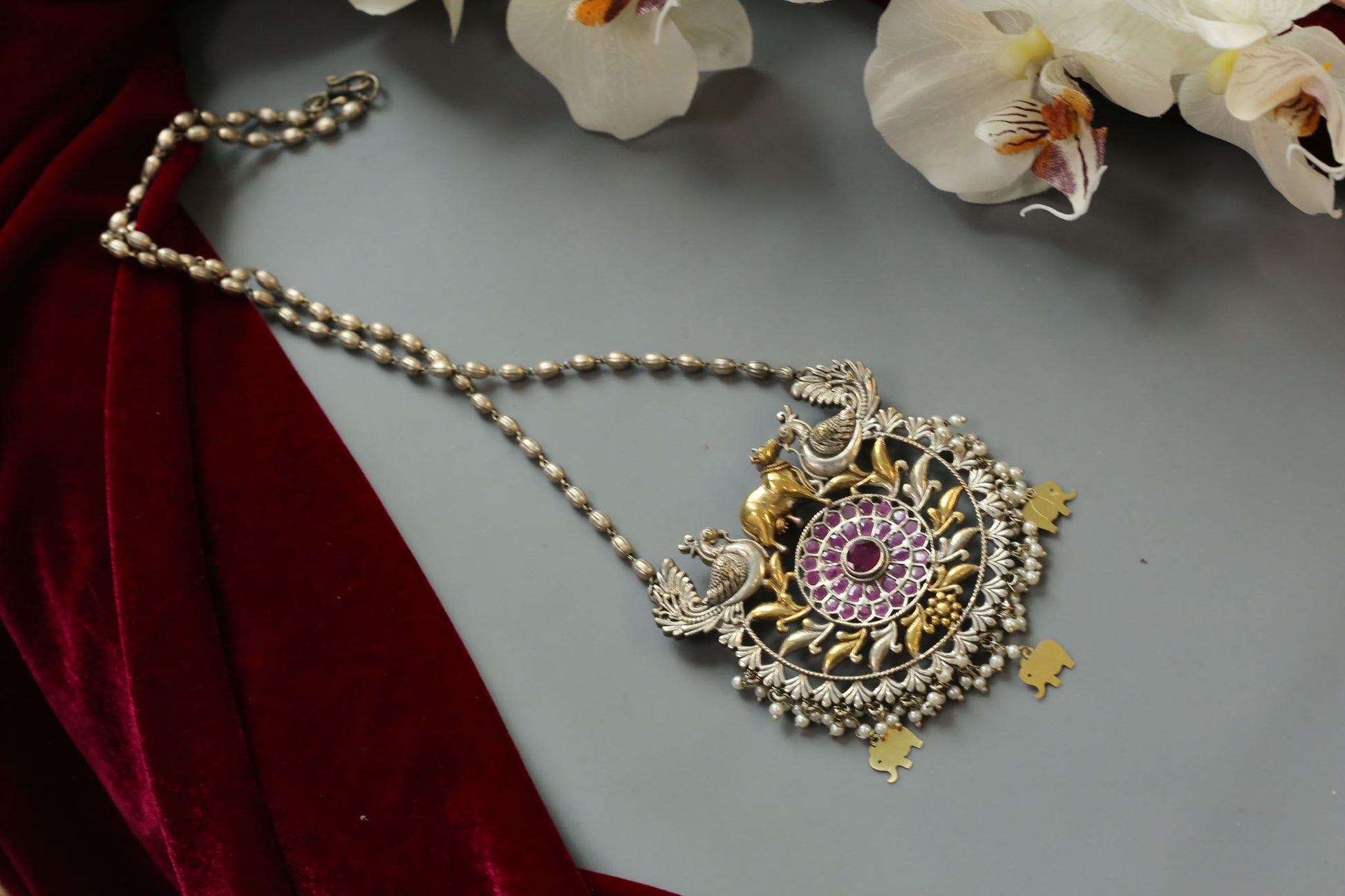 Dual Tone Nandi Necklace Set