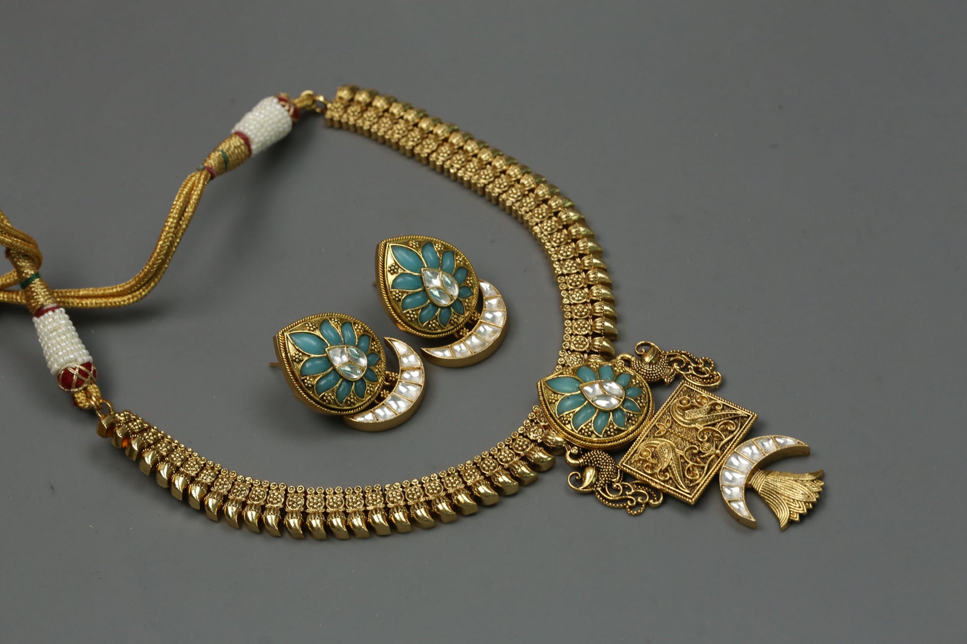 Sona Antique Gold Kundan Necklace Set - Aqua