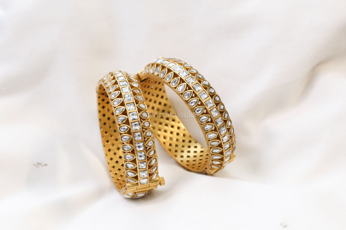 Maithili Jadau Kundan Bangle (2.4 openable) - Clear