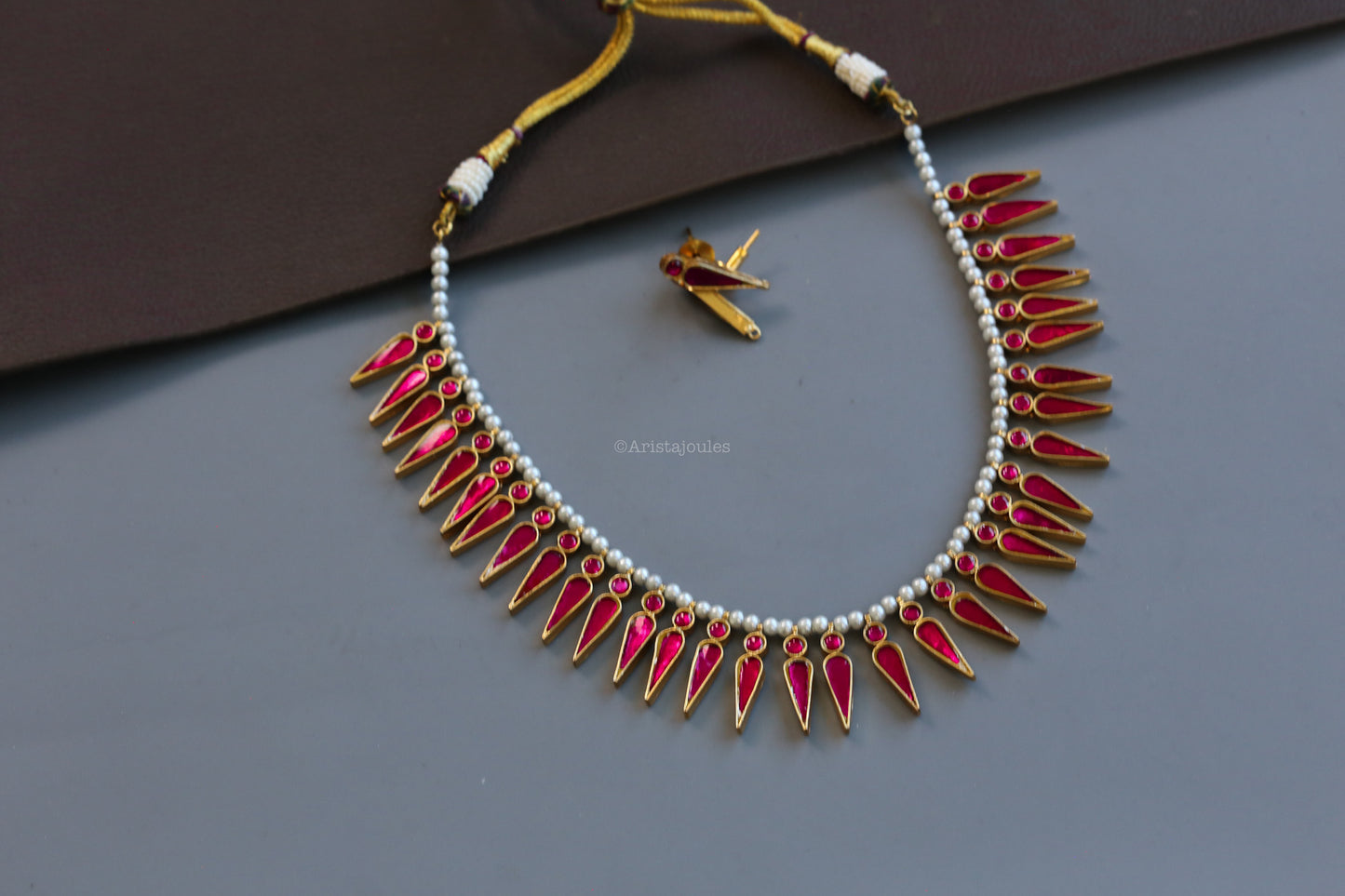 Ishita Vintage Look Kundan Necklace Set