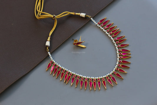 Ishita Vintage Look Kundan Necklace Set