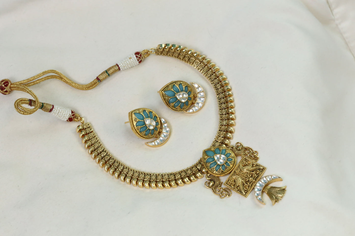 Sona Antique Gold Kundan Necklace Set - Aqua