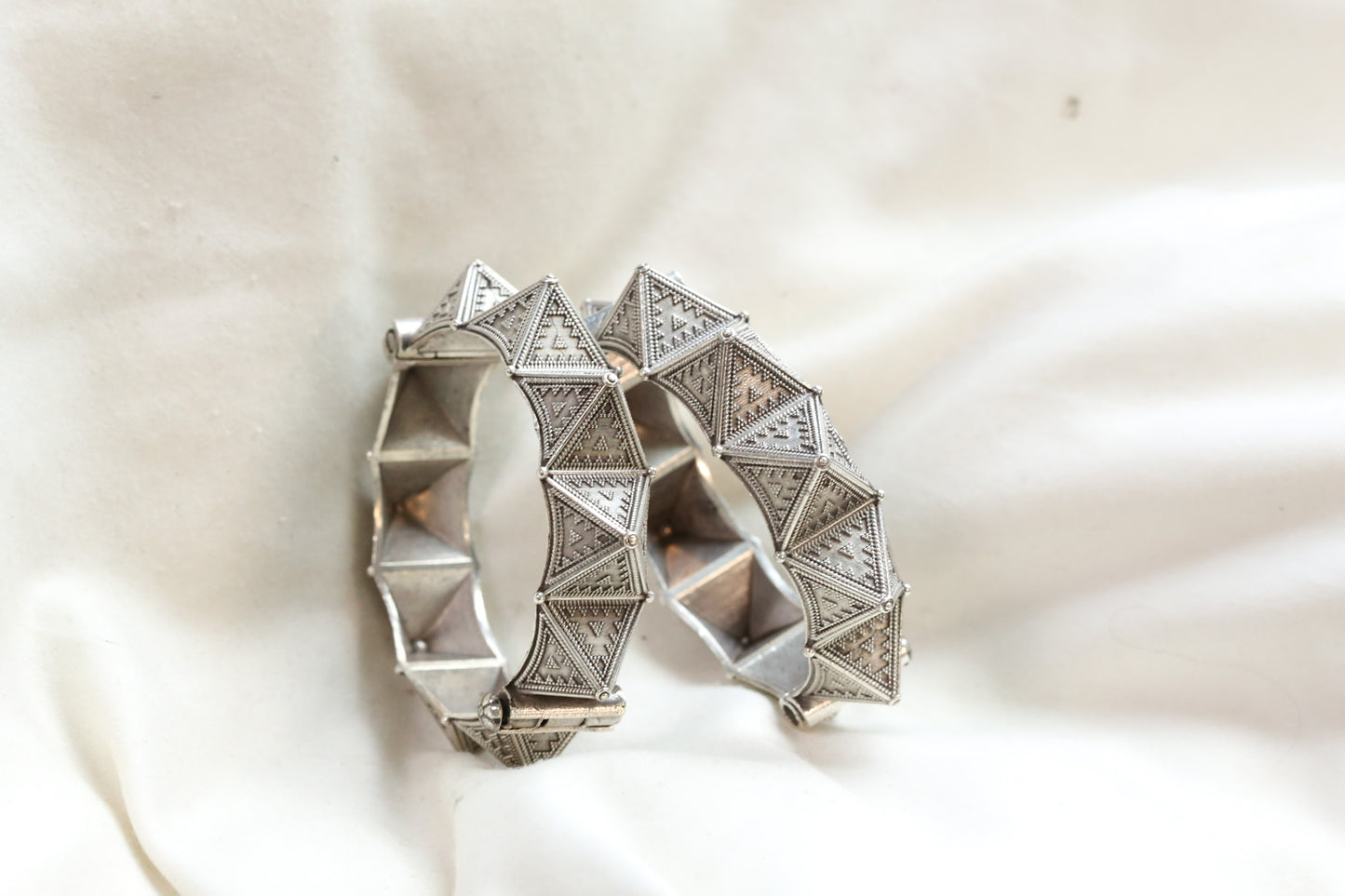 Resha Silver Look Alike Bangle