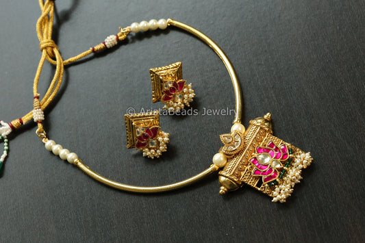 Dainty Kundan Tabeez Hasli Necklace Set (103-05)