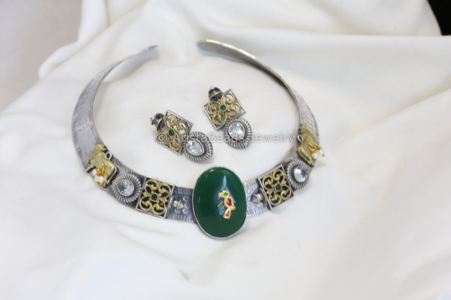 Noor Inlay Kundan Hasli Necklace - Emrerald Green