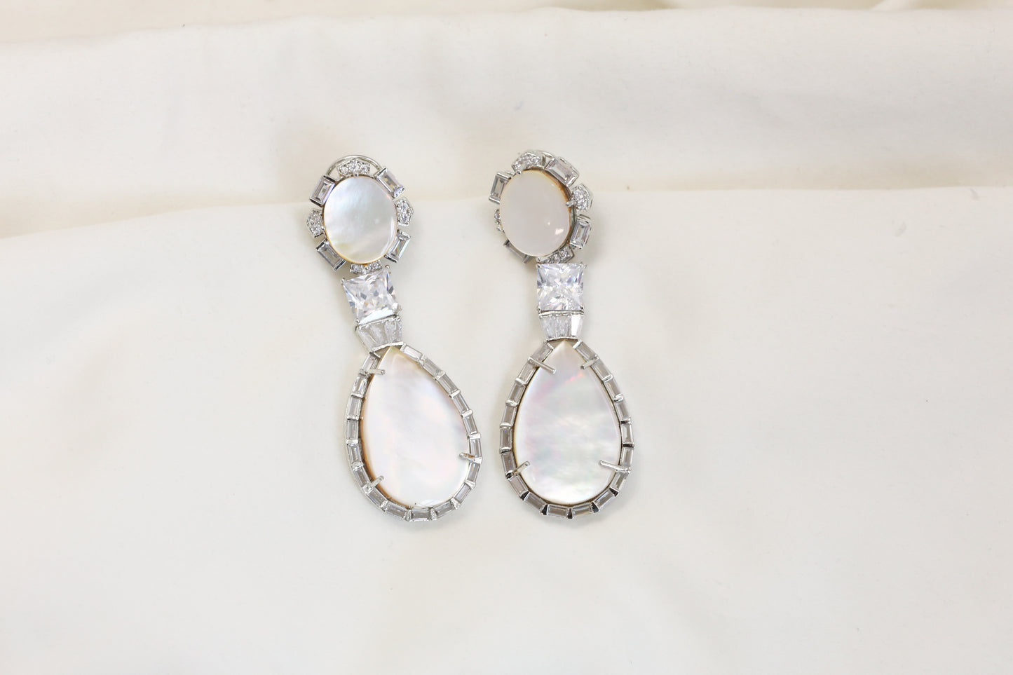 Kanak Semiprecious Stone Earrings - MOP