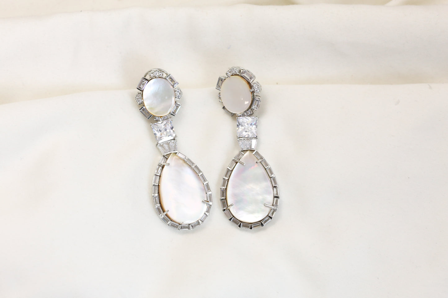 Kanak Semiprecious Stone Earrings - MOP