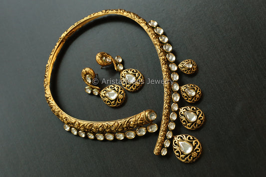 Antique Gold Clear Kundan Carved Hasli Set (103-05)