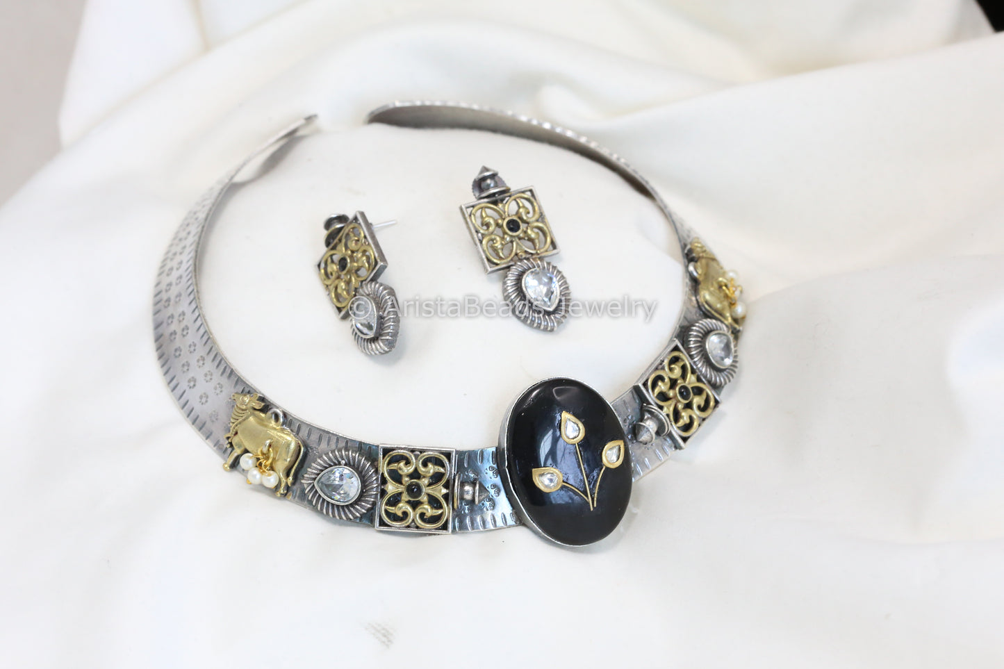 Noor Inlay Kundan Hasli Necklace - Black