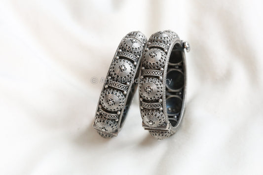 Rawa Work Silver tone Bangle - (ABJ-B101-2)