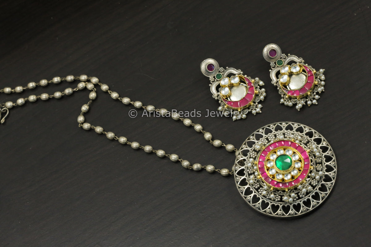 Pachi Kundan Motif Silver Look Necklace Set