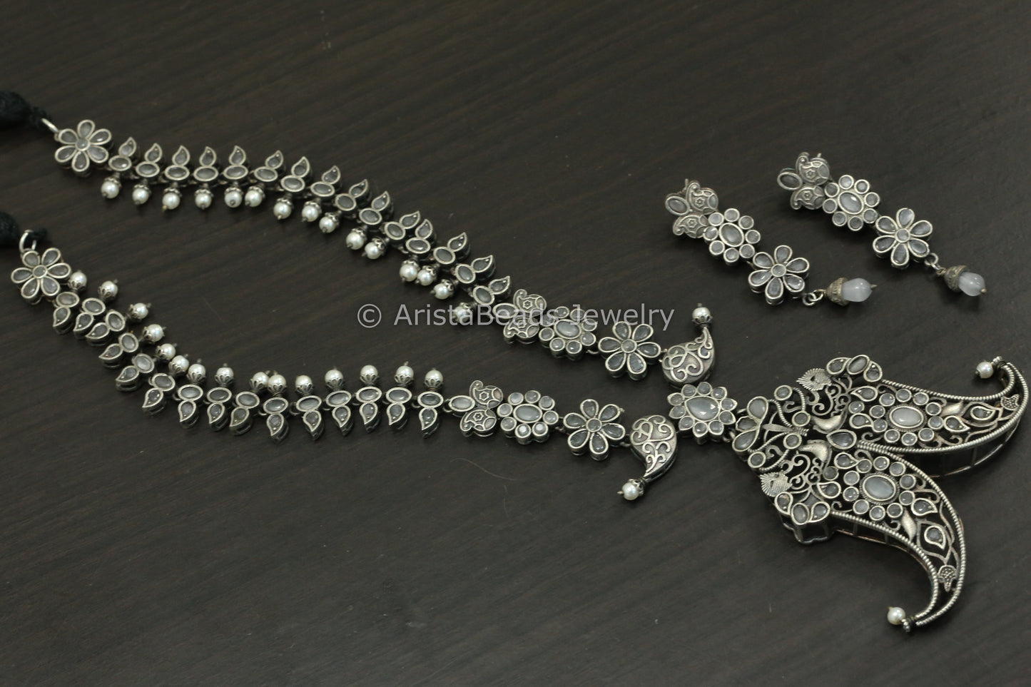 Gray AD Puligoru Claw Necklace Set