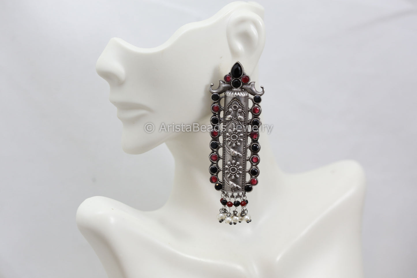 Long Silverlook Ruby Black Earrings