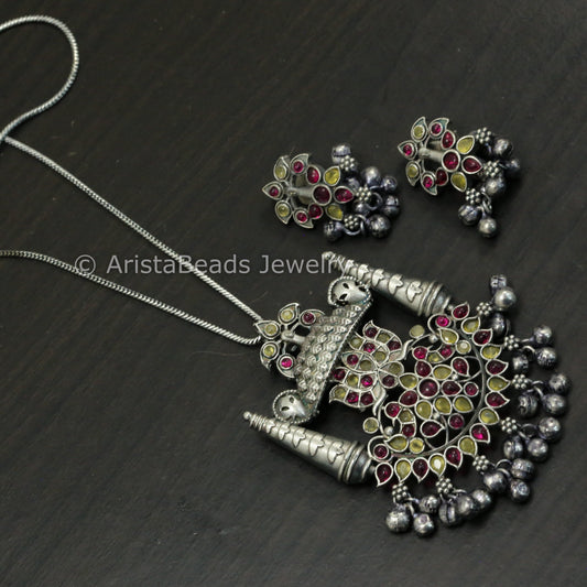 Dainty Kemp Stone Pendant  Set- Yellow Red
