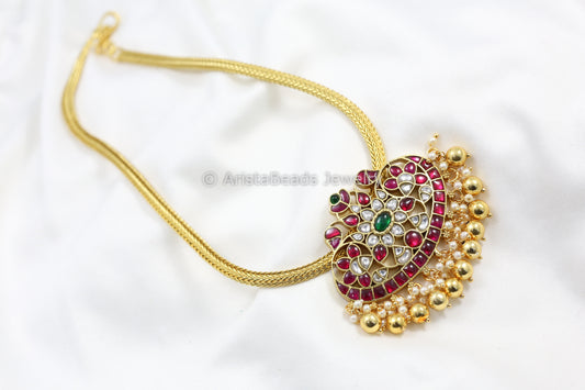 Jadau Kundan Pendant In Antique Gold Chain