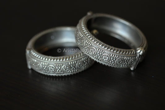 Silver Look Carved Bangle (openable)