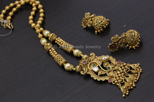 Delicate Matt Gold Pendant Set