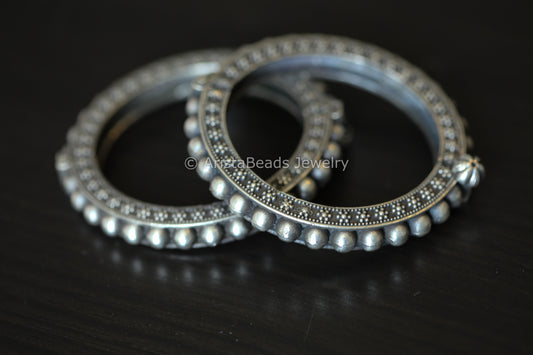Silver Look Ball Bangle (openable)