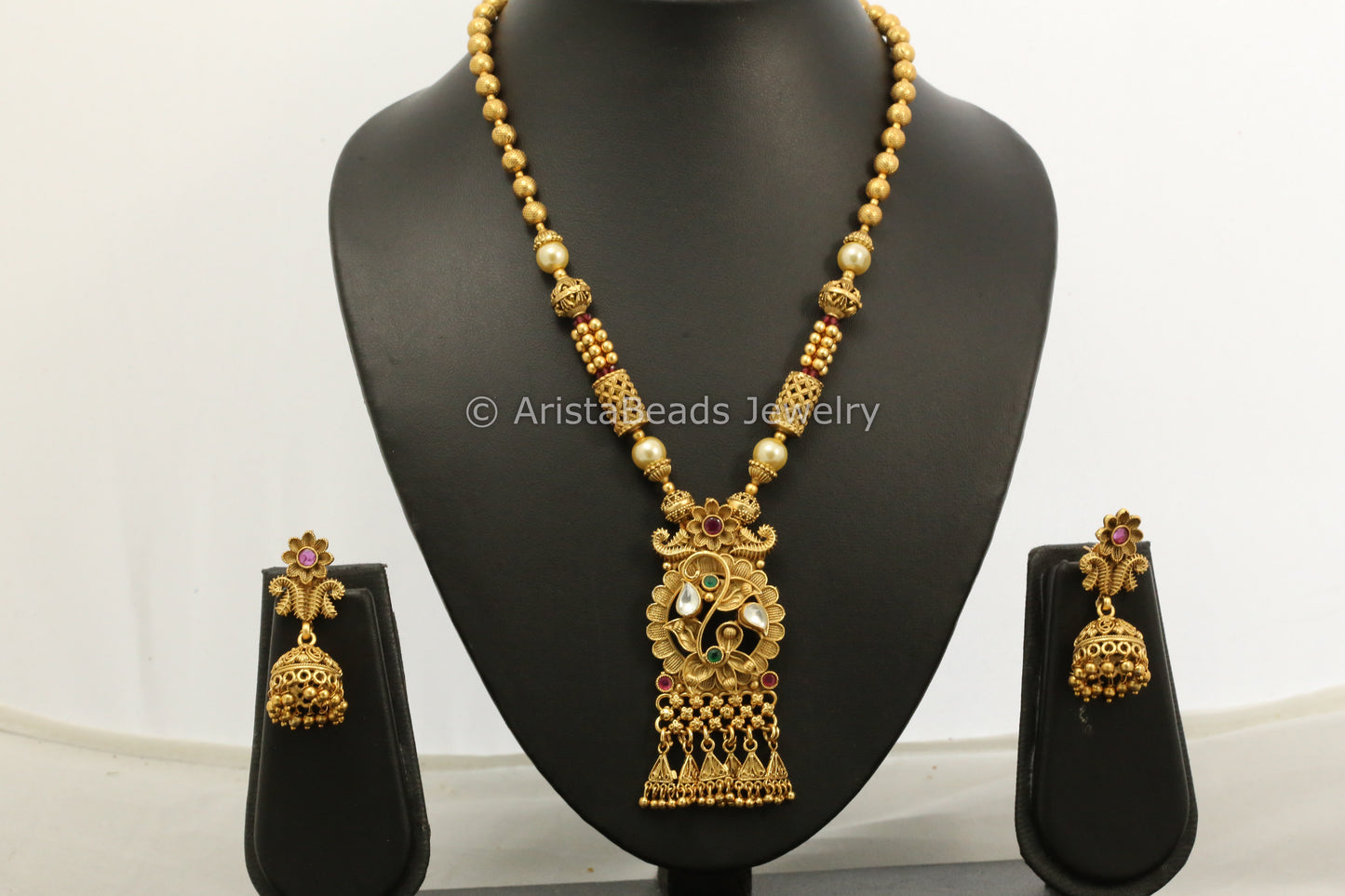 Delicate Matt Gold Pendant Set
