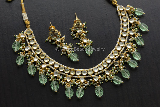 Delicate Pachi Kundan Necklace Set