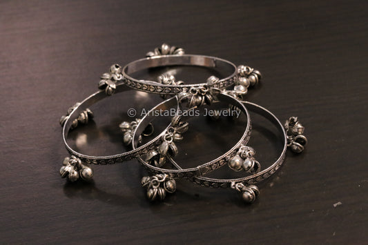 White Metal Ghungroo Bangle Set