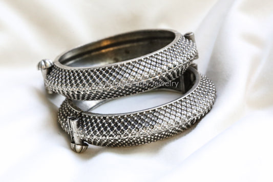 Silver Look Alike Kada (Screw System)