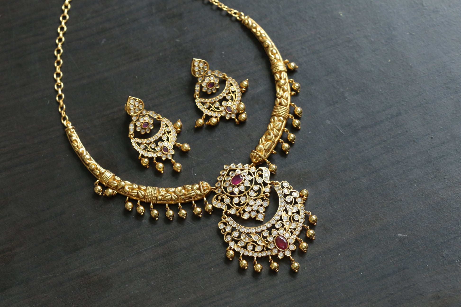 Naksi Kemp Stone Hasli Necklace Set - Ruby