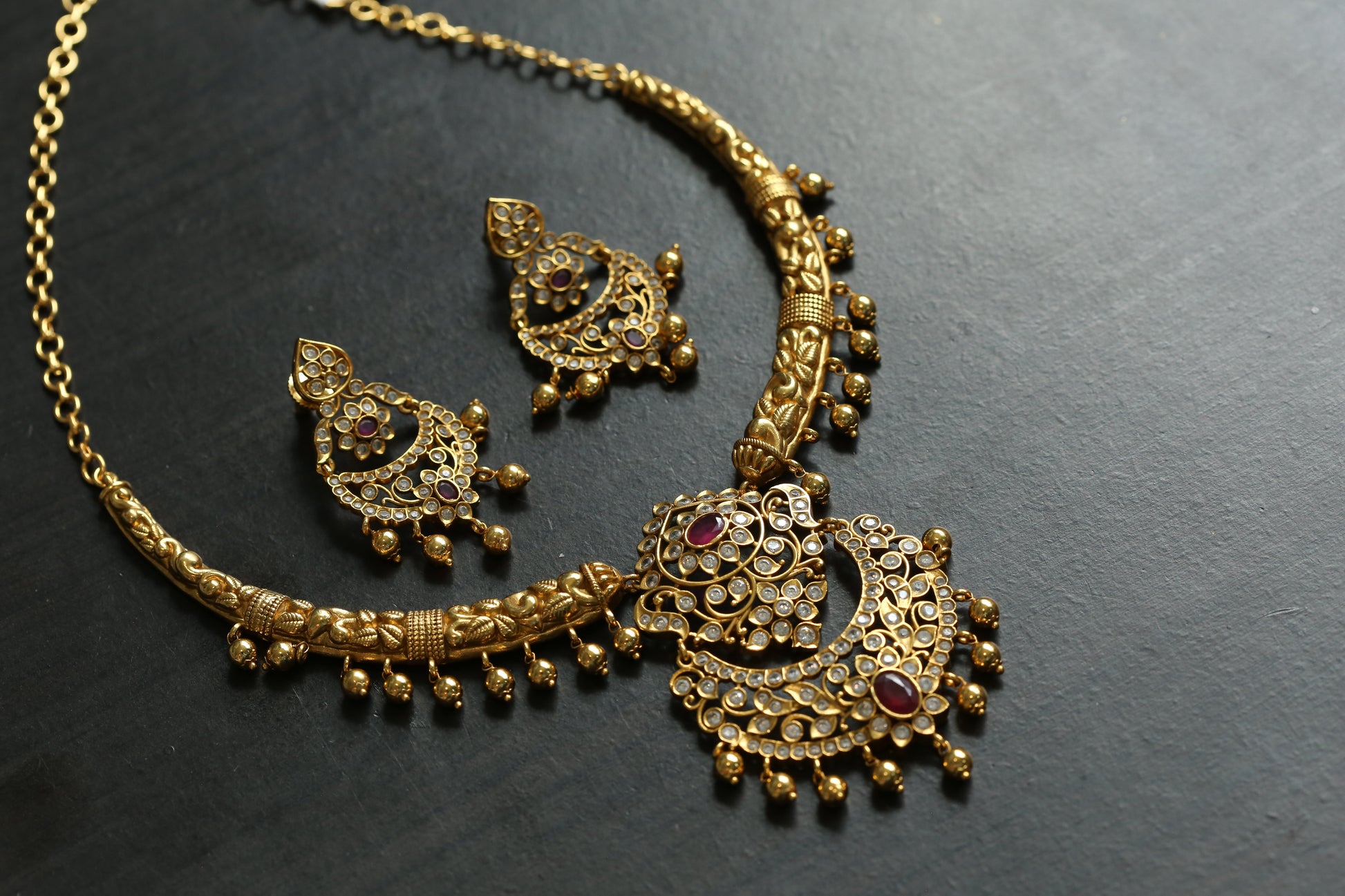Naksi Kemp Stone Hasli Necklace Set - Ruby