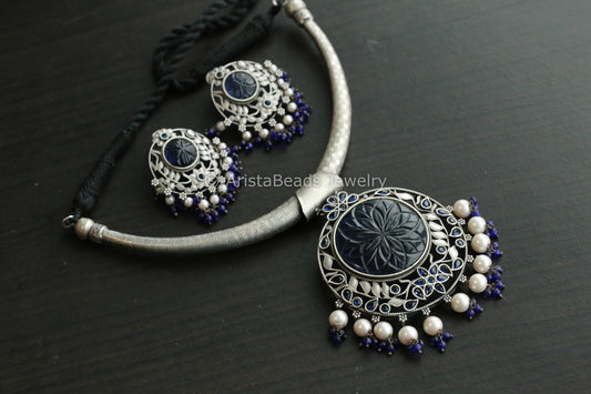 Blue Carved Stone Hasli Necklace Set