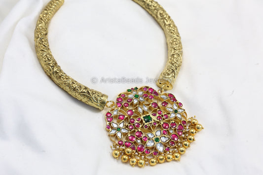 Jadau Kundan Pendant In Carved Hasli